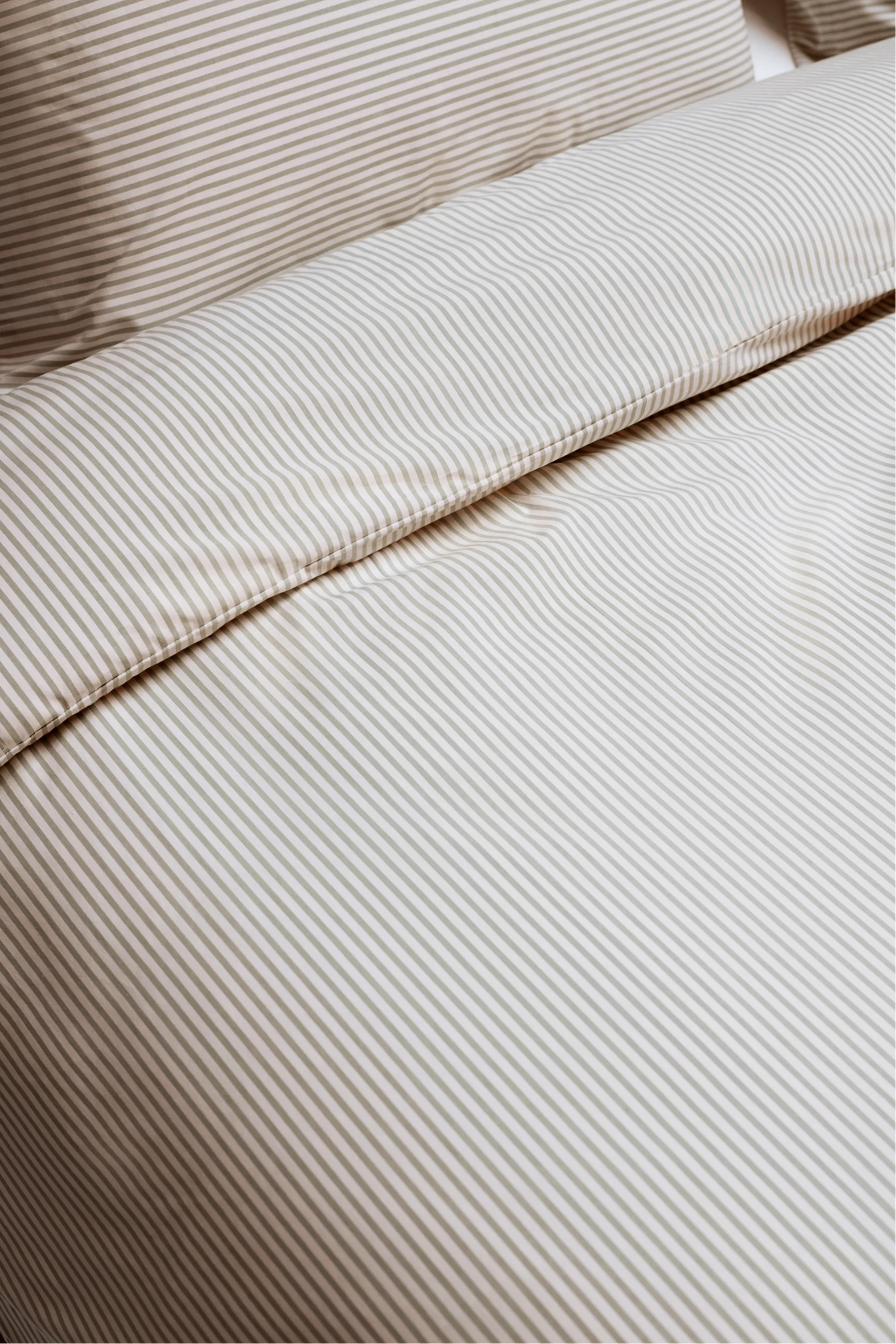 Cloudpillo Striped Bedding Set - Image 14