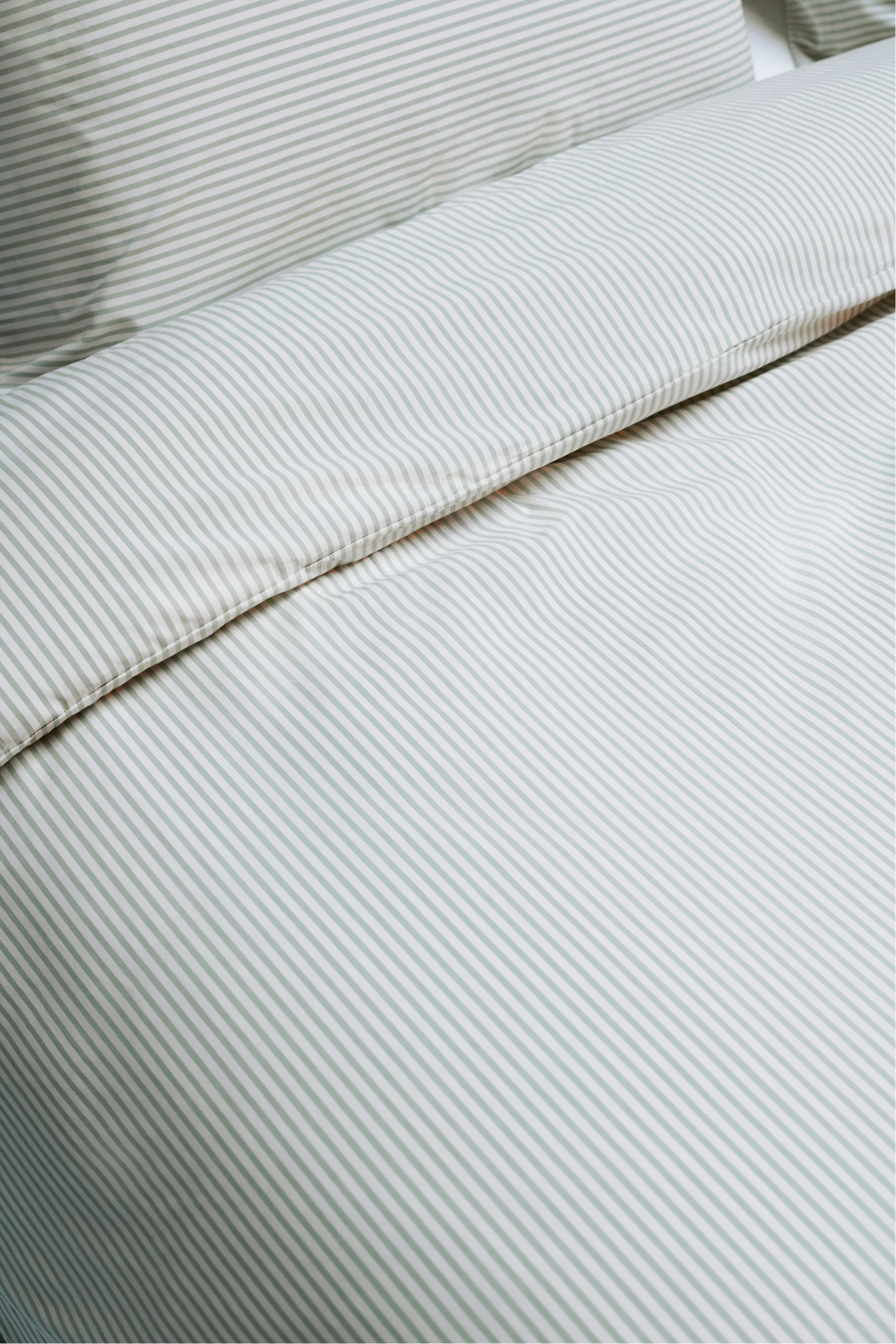 Cloudpillo Striped Bedding Set - Image 2