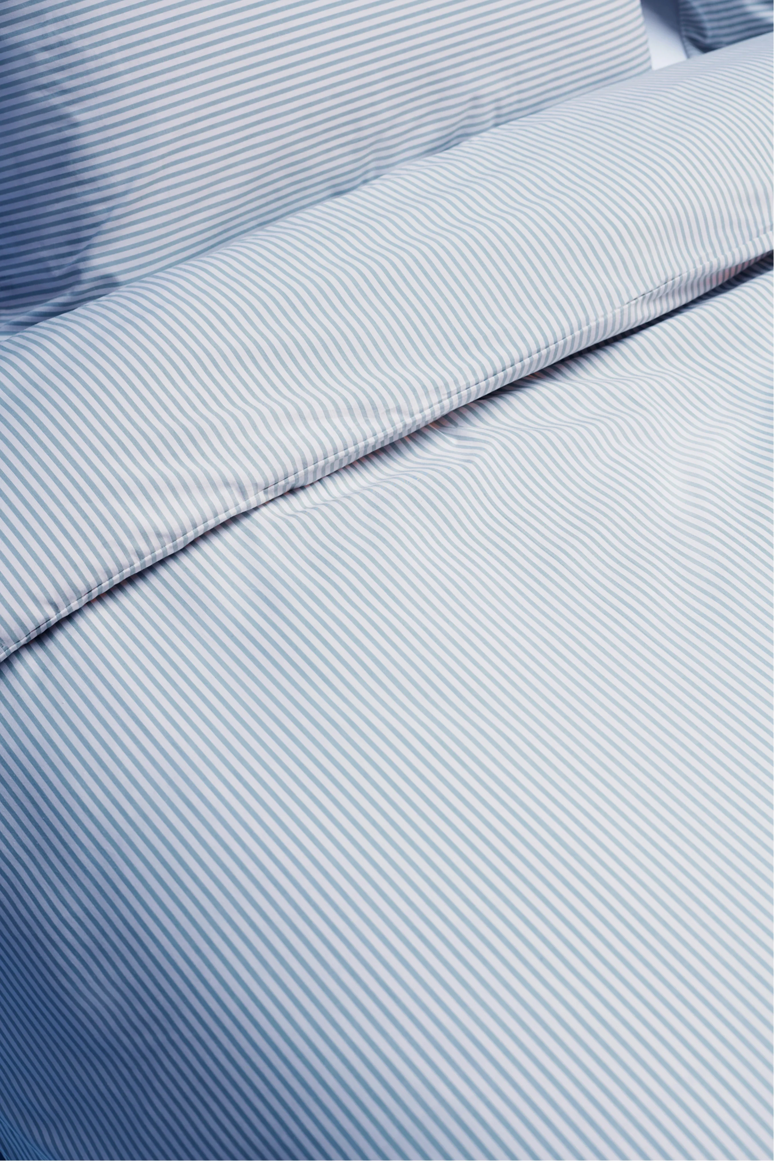Cloudpillo Striped Bedding Set - Image 8
